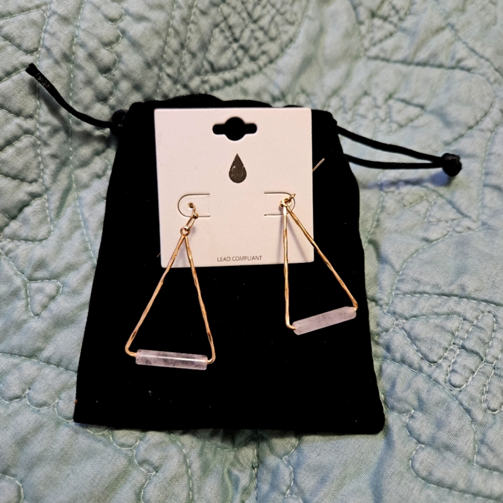 Gold and quartzite dangle earrings